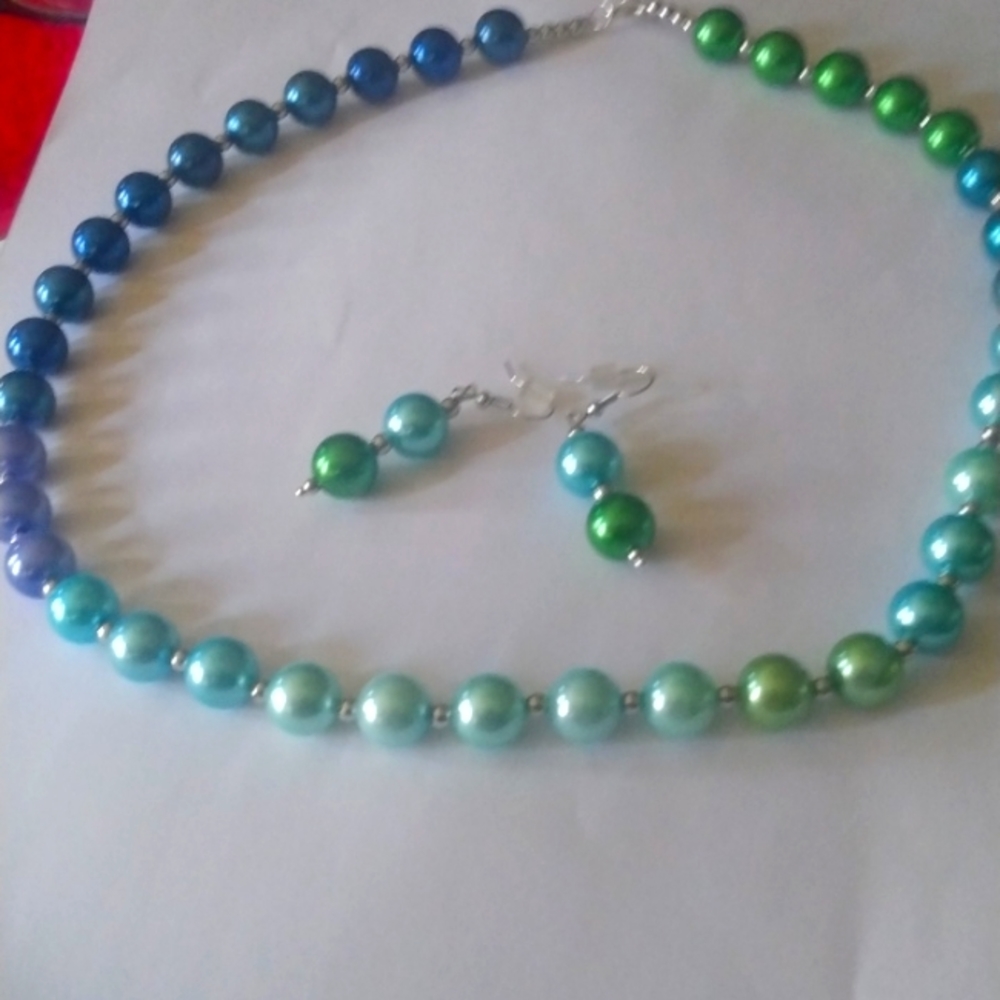 Necklace and earring set